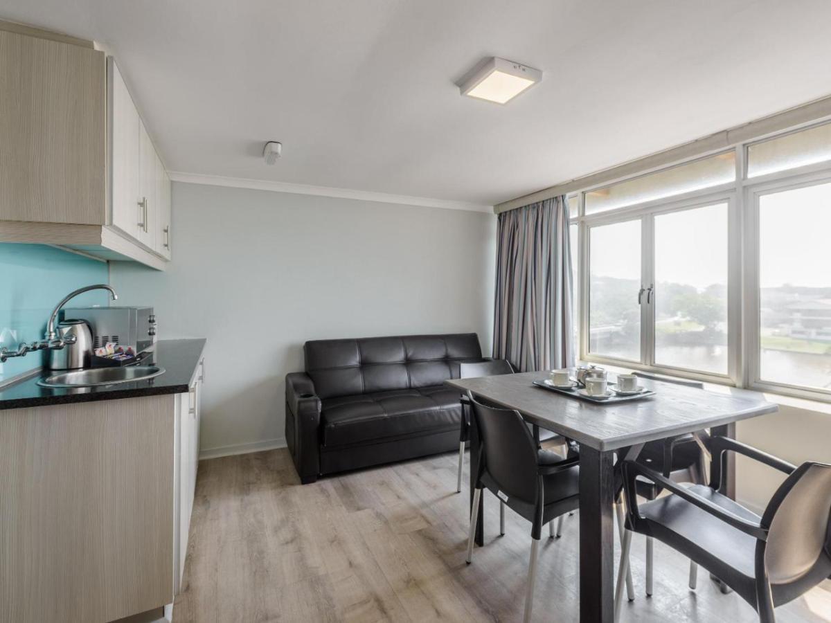 St Michaels Sands Hotel & Time Share Resort Шелли-Бич Экстерьер фото